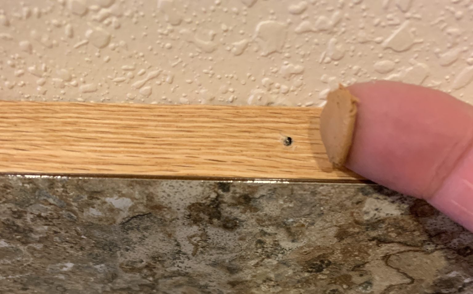 color-putty color putty to fill holes and gaps in filler strips