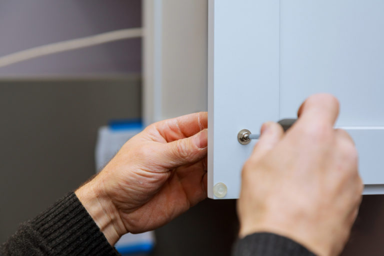 how to install cabinet knobs