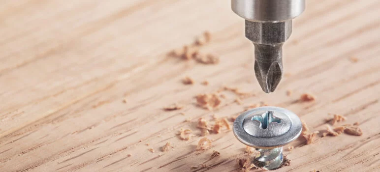 Driving-Screw-in-Wood-dt Driving Screw in Wood