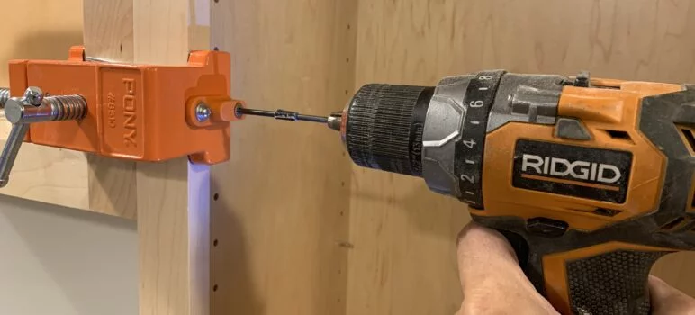 Connecting cabinets with a cabinet claw Connecting cabinets with a cabinet claw