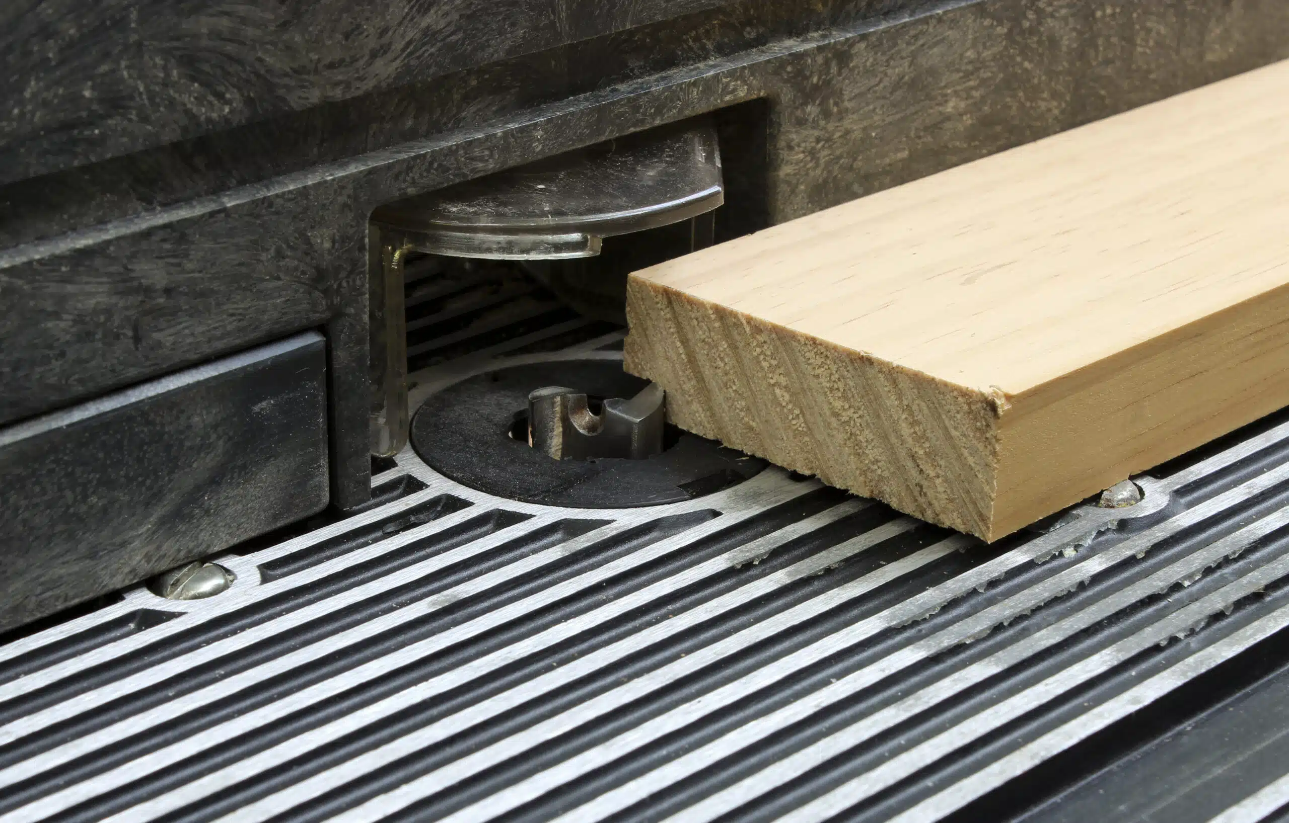Router Table Cutting a Wood Rabbet Router Table Cutting a Wood Rabbet