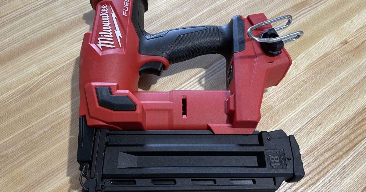 Review Milwaukee 274620 Cordless Nail Gun